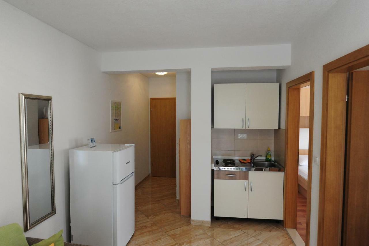 Apartments Knezevic Makarska Eksteriør billede