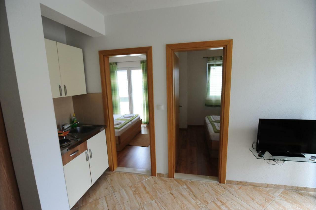 Apartments Knezevic Makarska Eksteriør billede