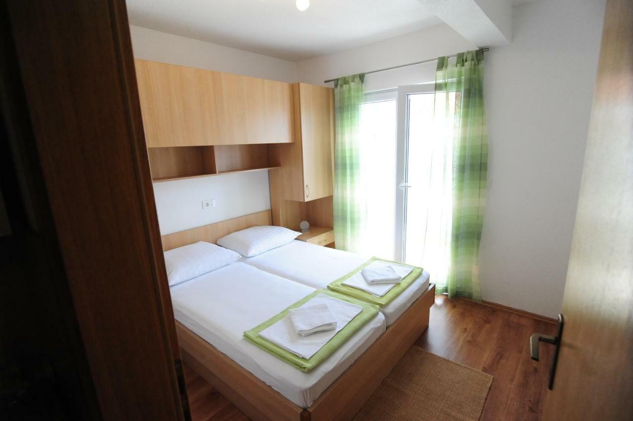 Apartments Knezevic Makarska Eksteriør billede