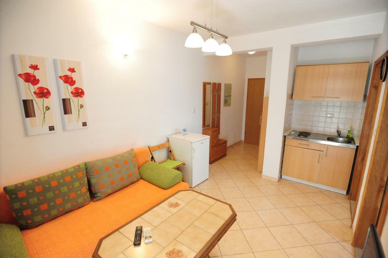 Apartments Knezevic Makarska Eksteriør billede