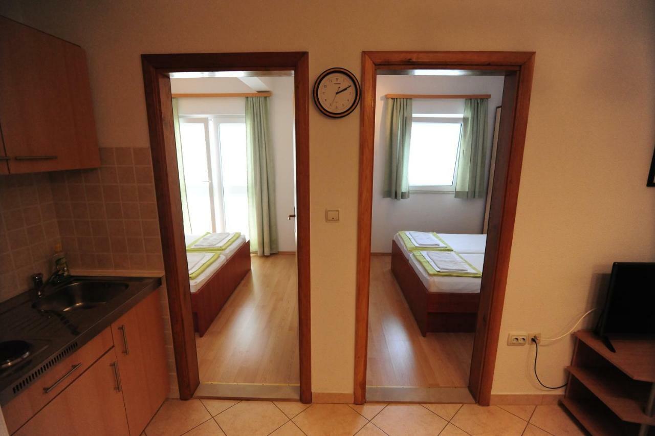 Apartments Knezevic Makarska Eksteriør billede